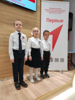 Дети участвуют в соревнованиях по робототехнике Дети участвуют в соревнованиях по робототехнике.